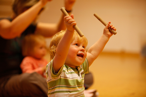 Kinder im Musikgarten